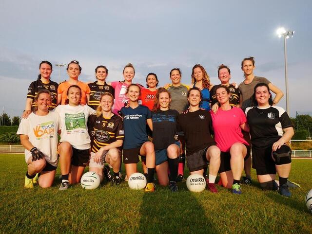 photo l’équipe féminine de football gaélique du club de don bosco nantes qui participera aux championnats de france ce samedi. © photo presse océan – pab