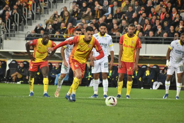, Avec son 4-0 contre Nantes, le RC Lens améliore ses classements en attaque et en défense