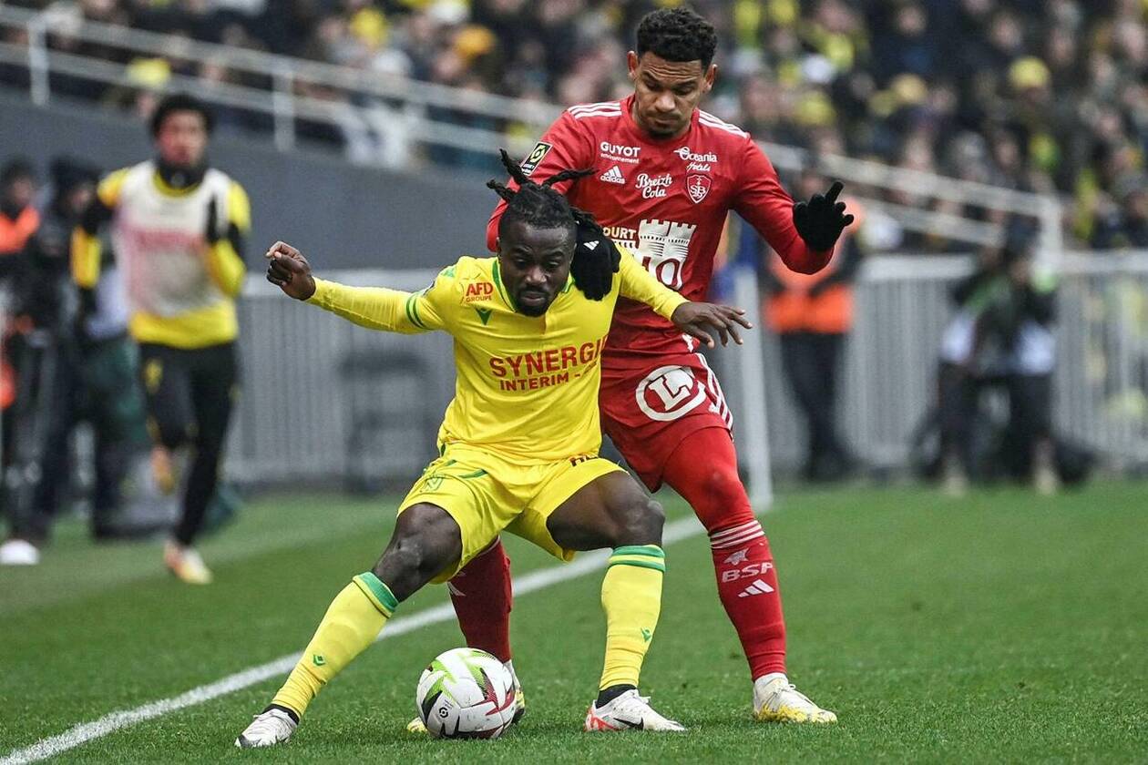 Moses Simon ne rejouera plus cette saison avec le FC Nantes : il s’est fracturé le péroné, mardi soir, lors d’un match amical avec le Nigeria.