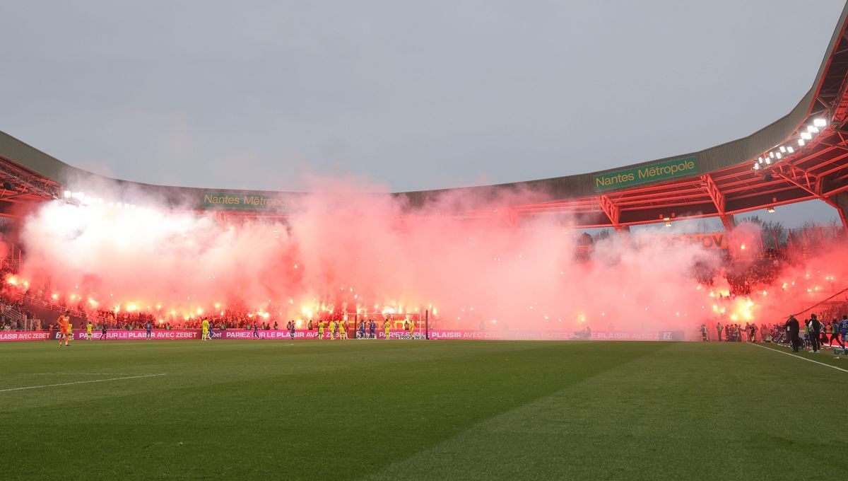 , FC Nantes : La Beaujoire suspendue après l&rsquo;utilisation massive de fumigènes contre Strasbourg