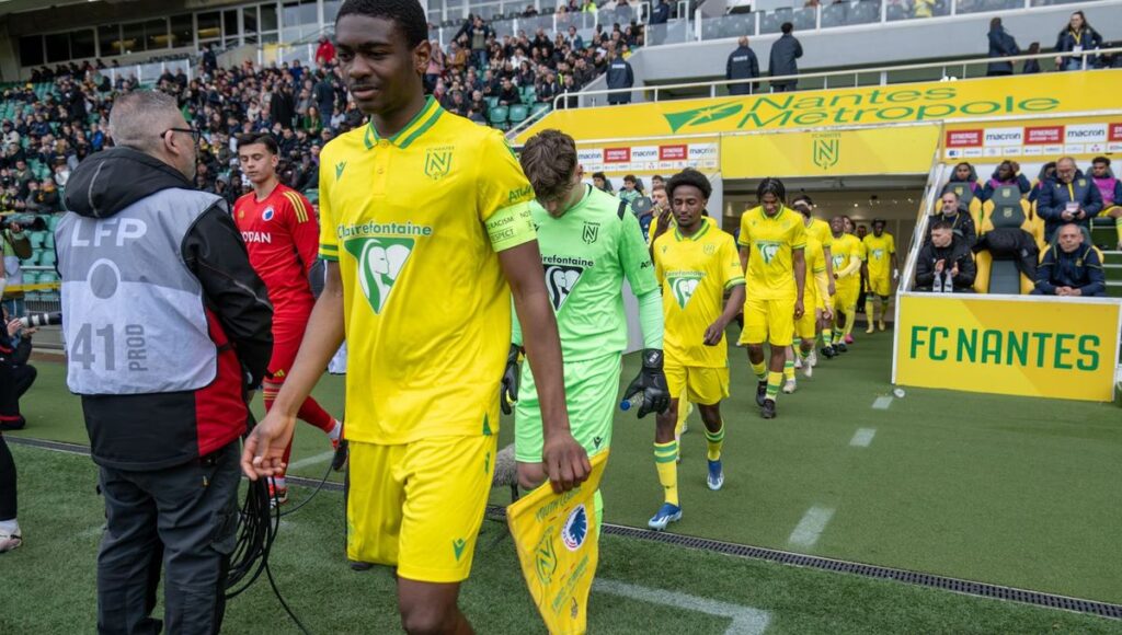 , Stéphane Moreau coach des U19 du FC Nantes remercie le public pour leur soutien
